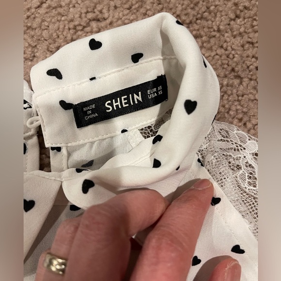 Women's Junior SHEIN black heart print collar top with mesh sholuder sleeves - Picture 4 of 11